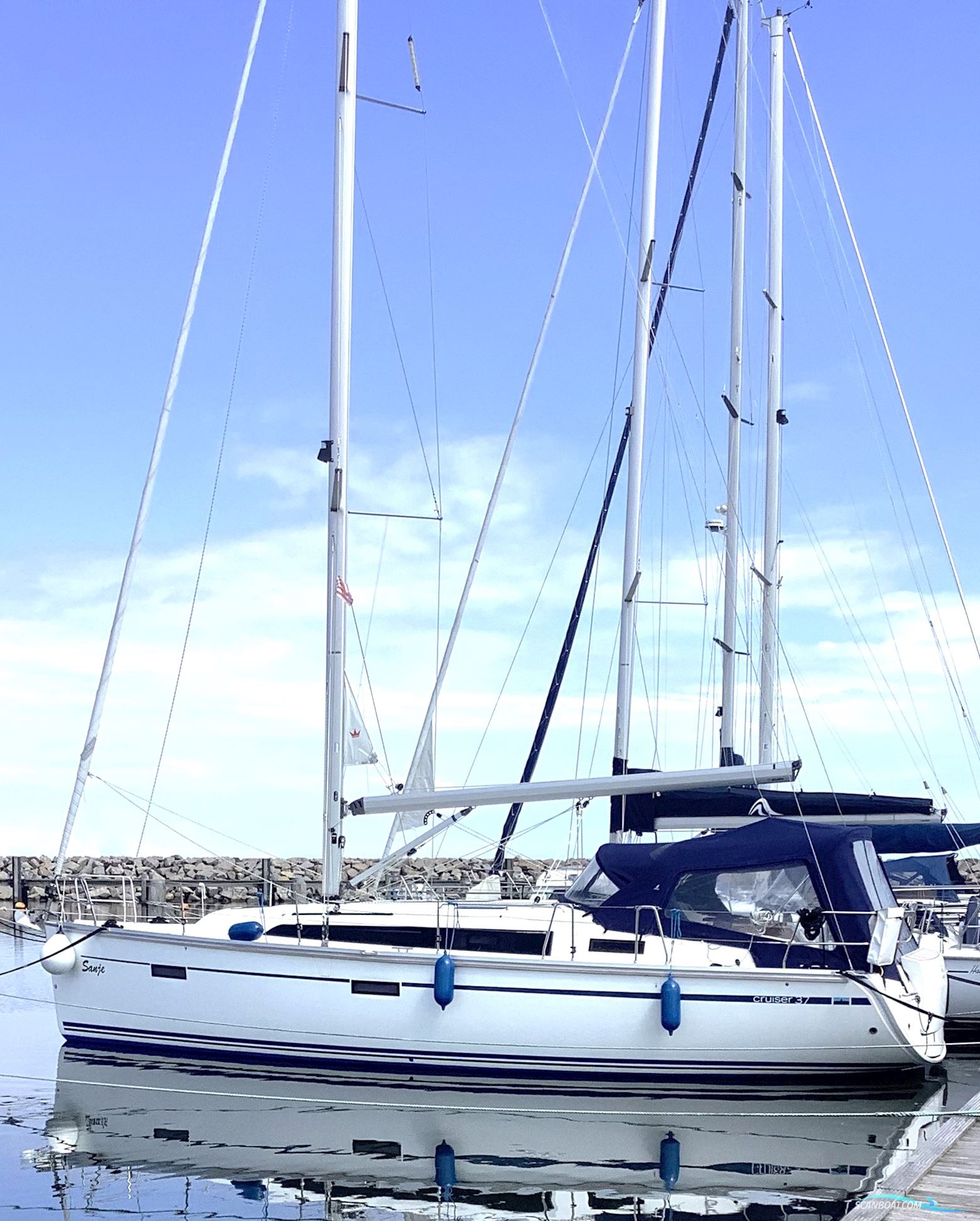 Bavaria 37 Cruiser Sailingboat 2017, with Volvo-Penta engine, Denmark