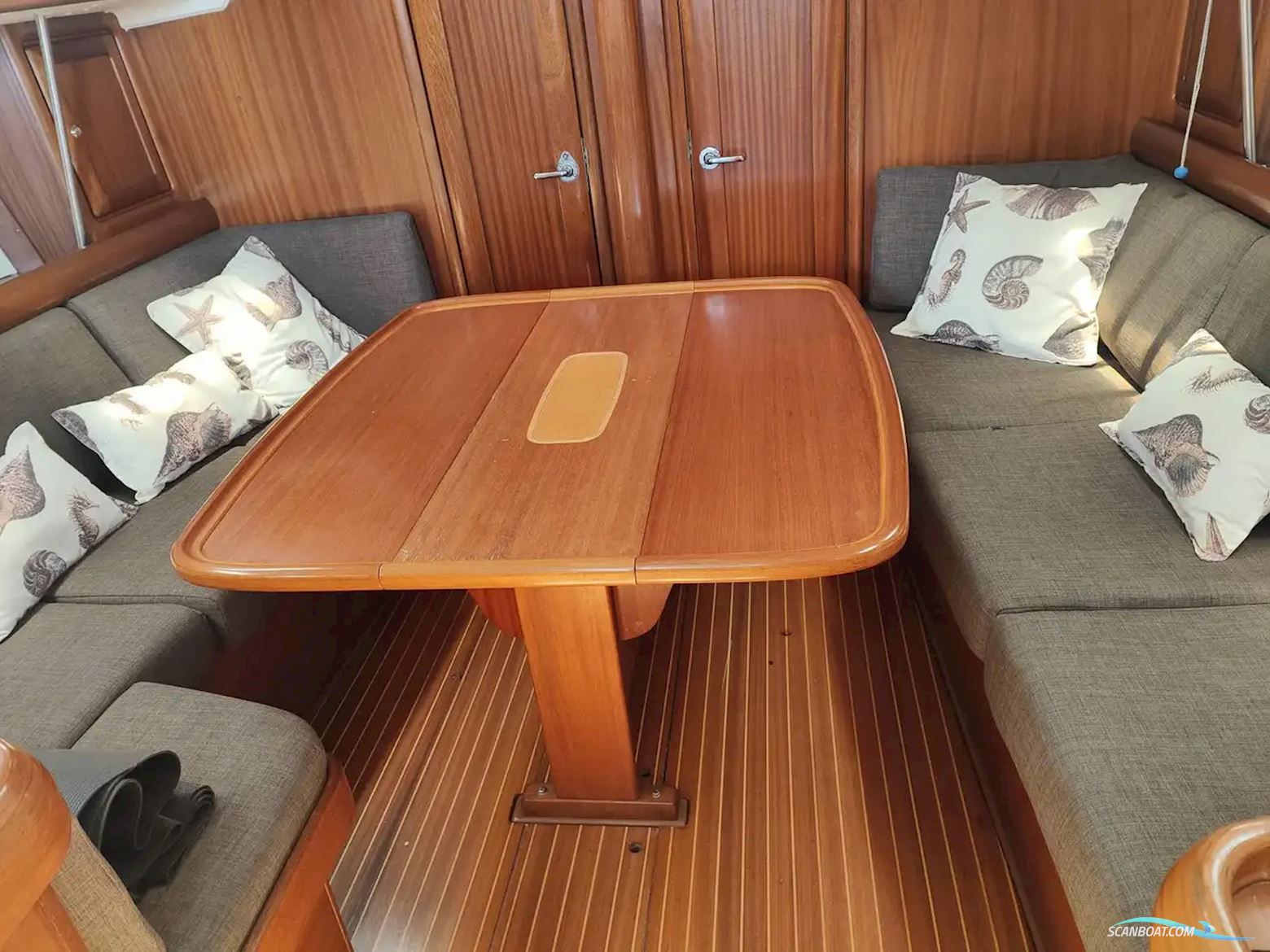 Bavaria 37