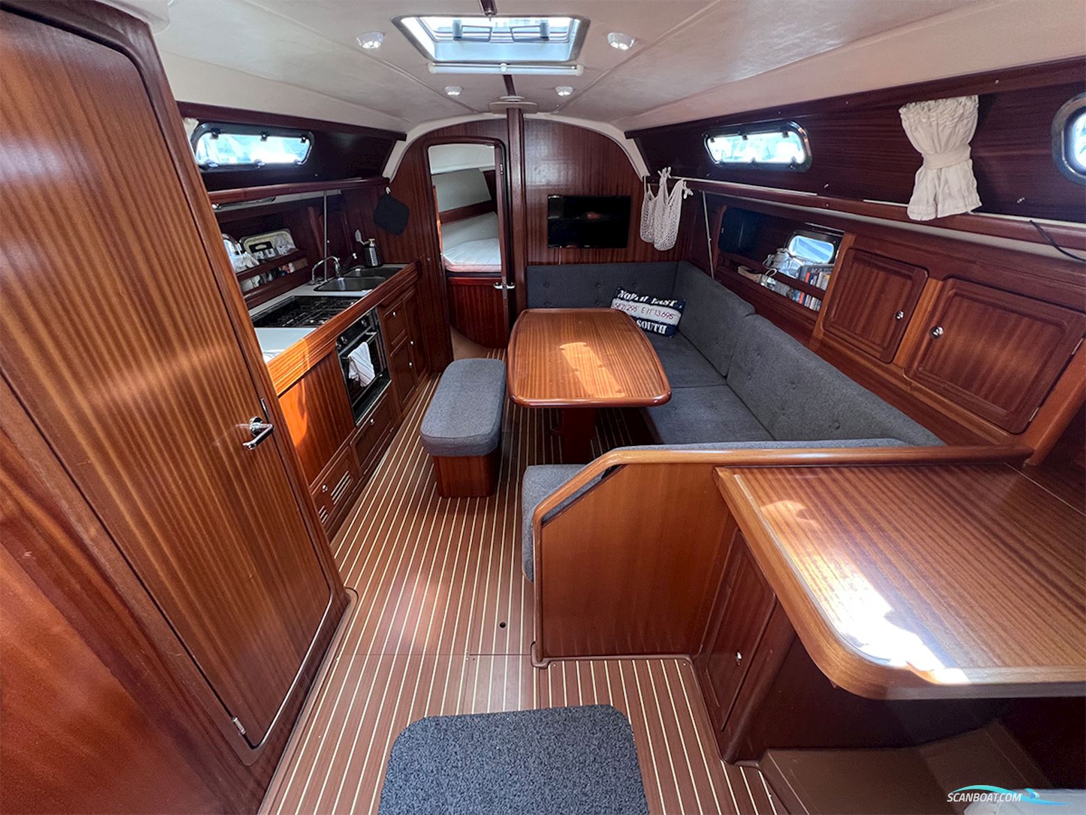 Bavaria 37