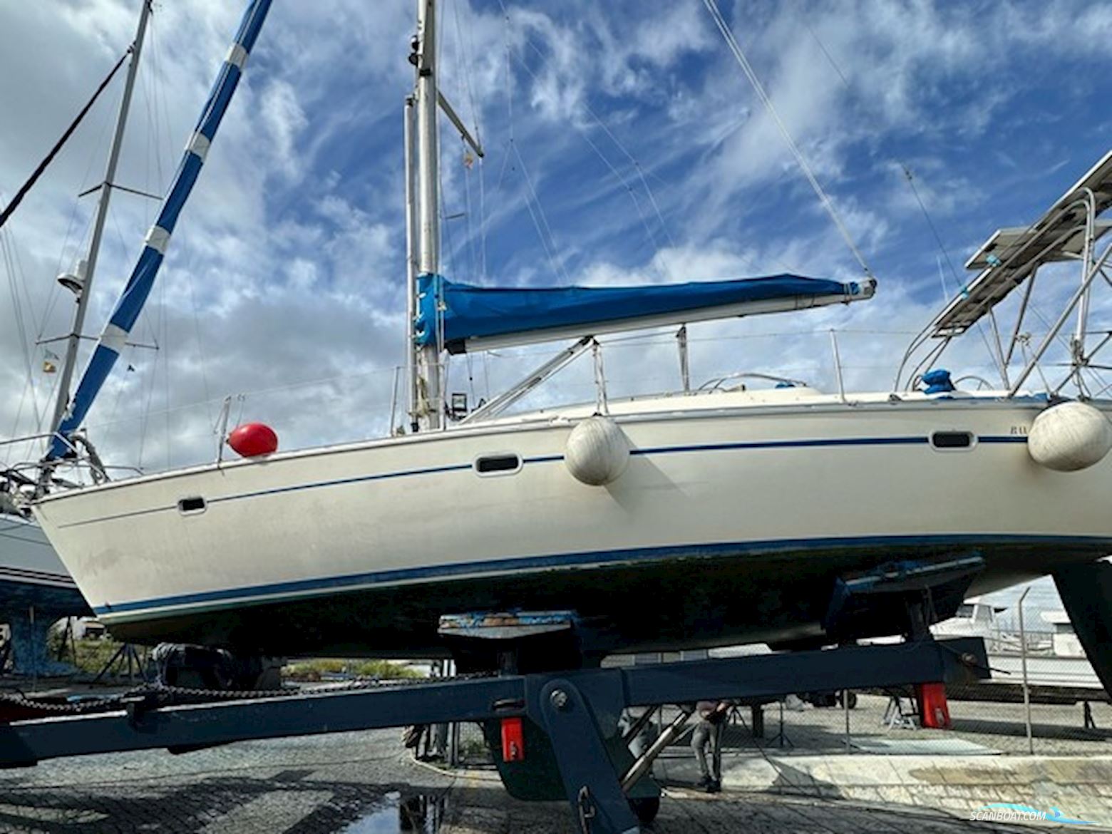 Bavaria 37