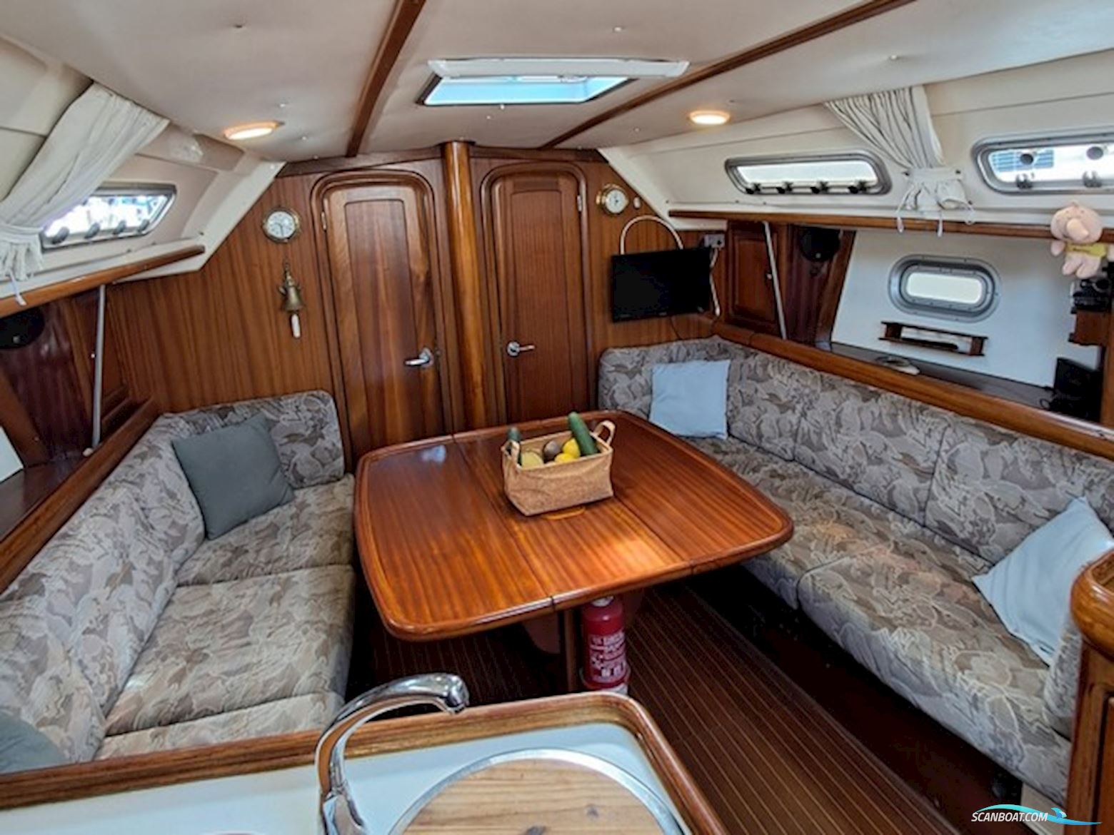 Bavaria 37