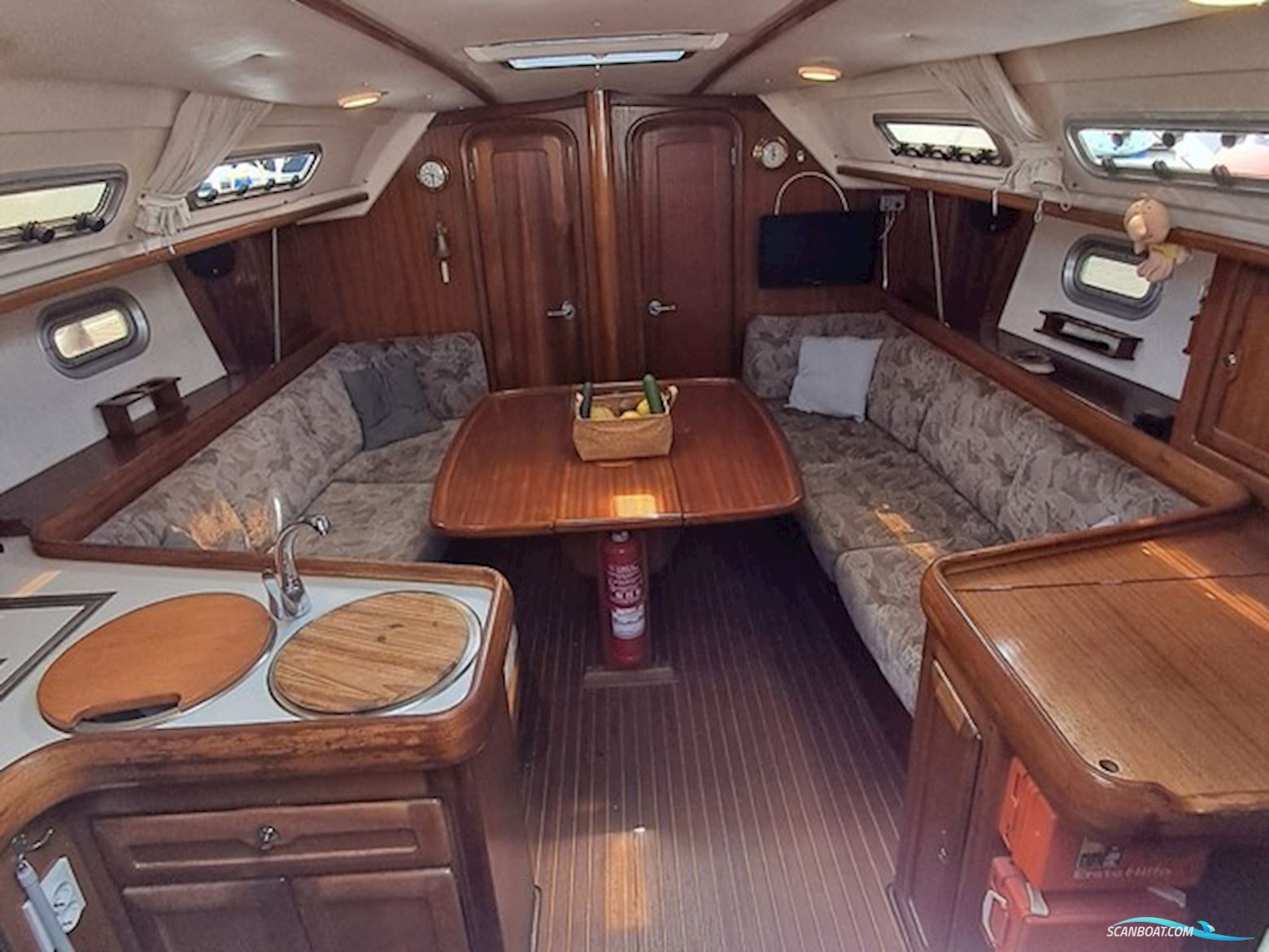 Bavaria 37