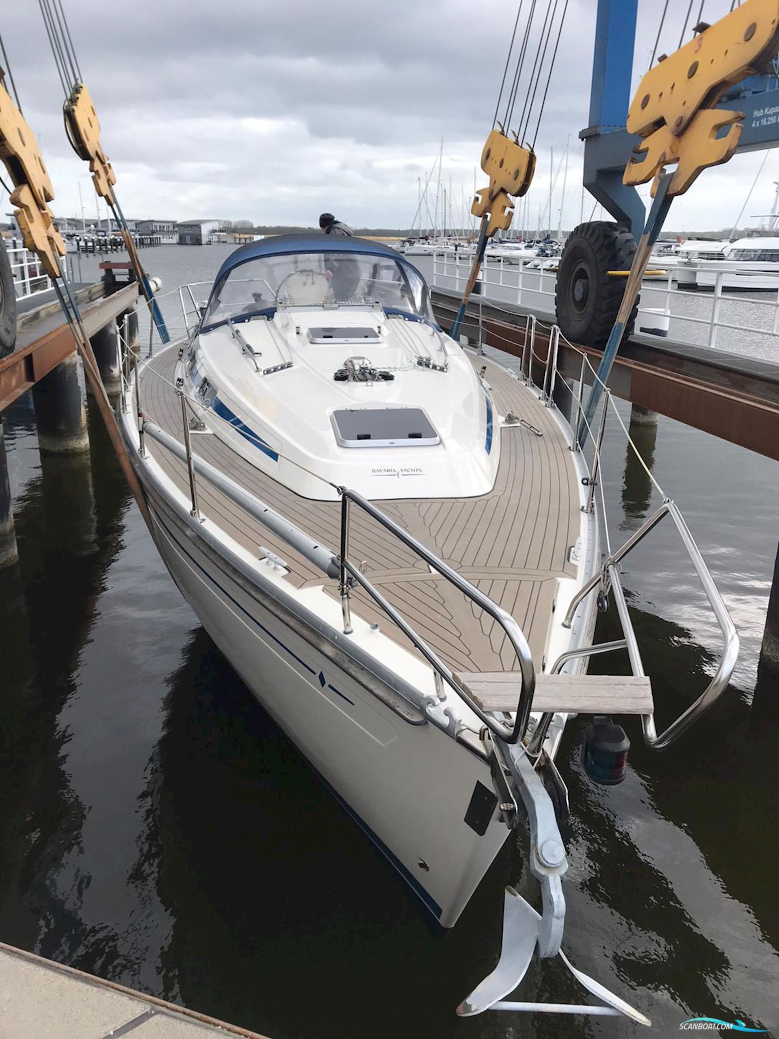 Bavaria 37