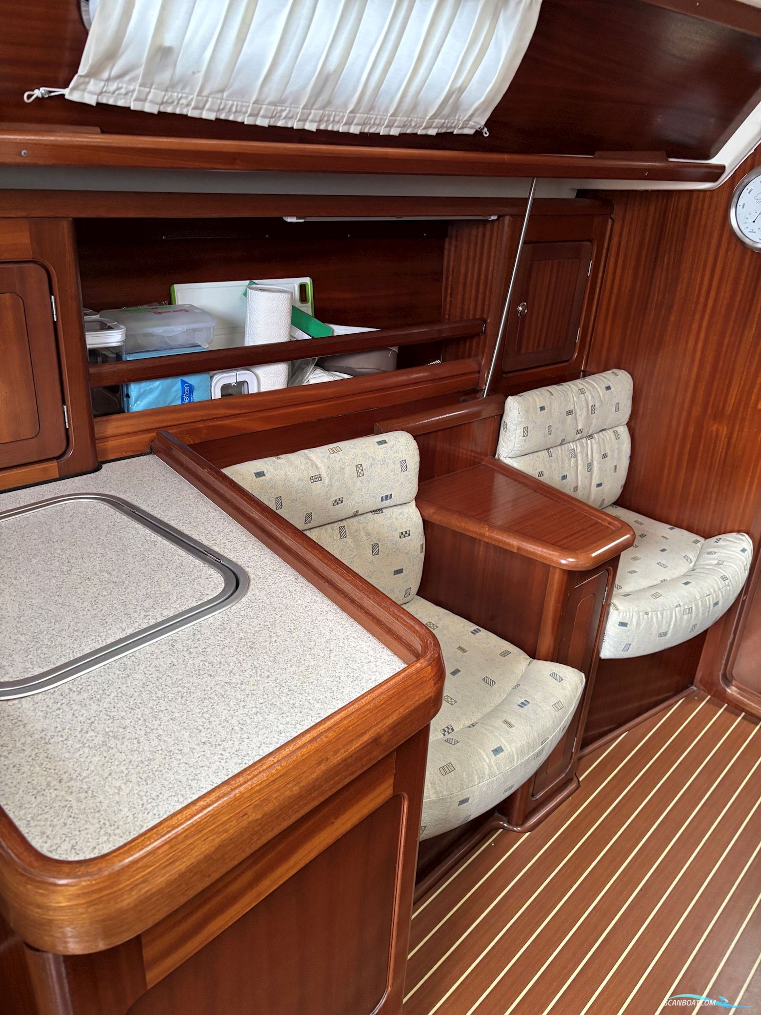 Bavaria 37