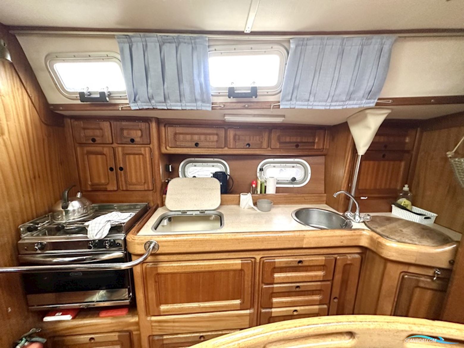 Bavaria 370