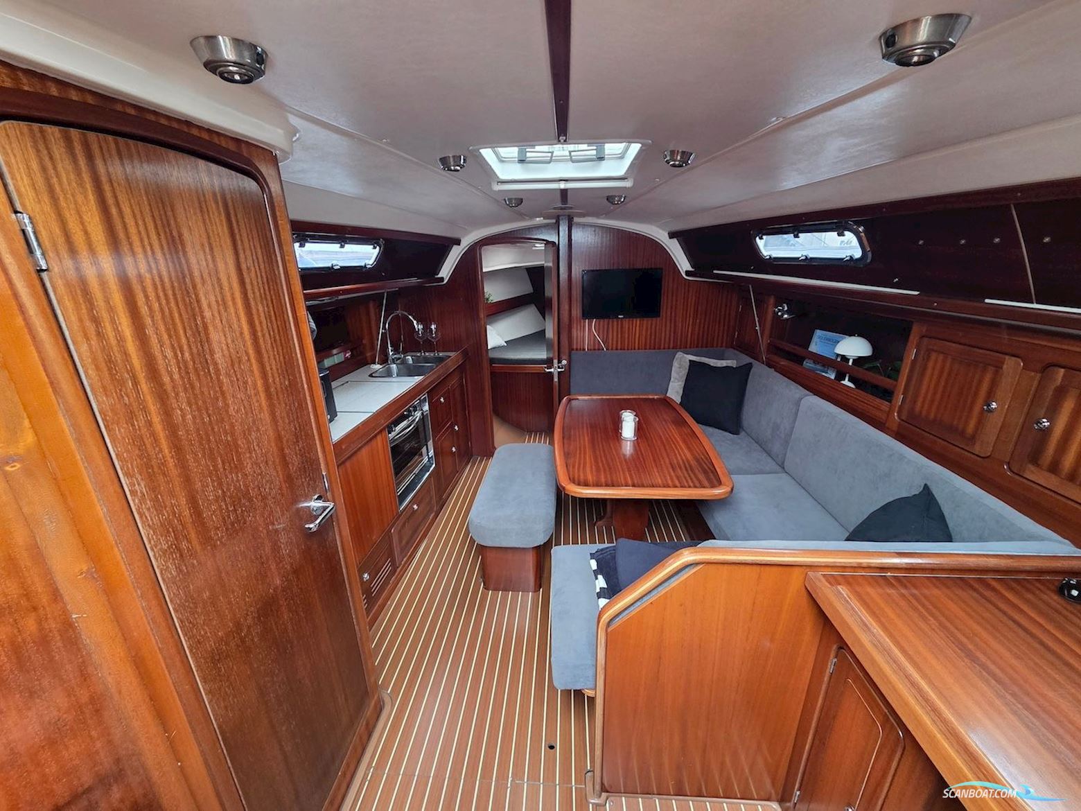 Bavaria 37.3