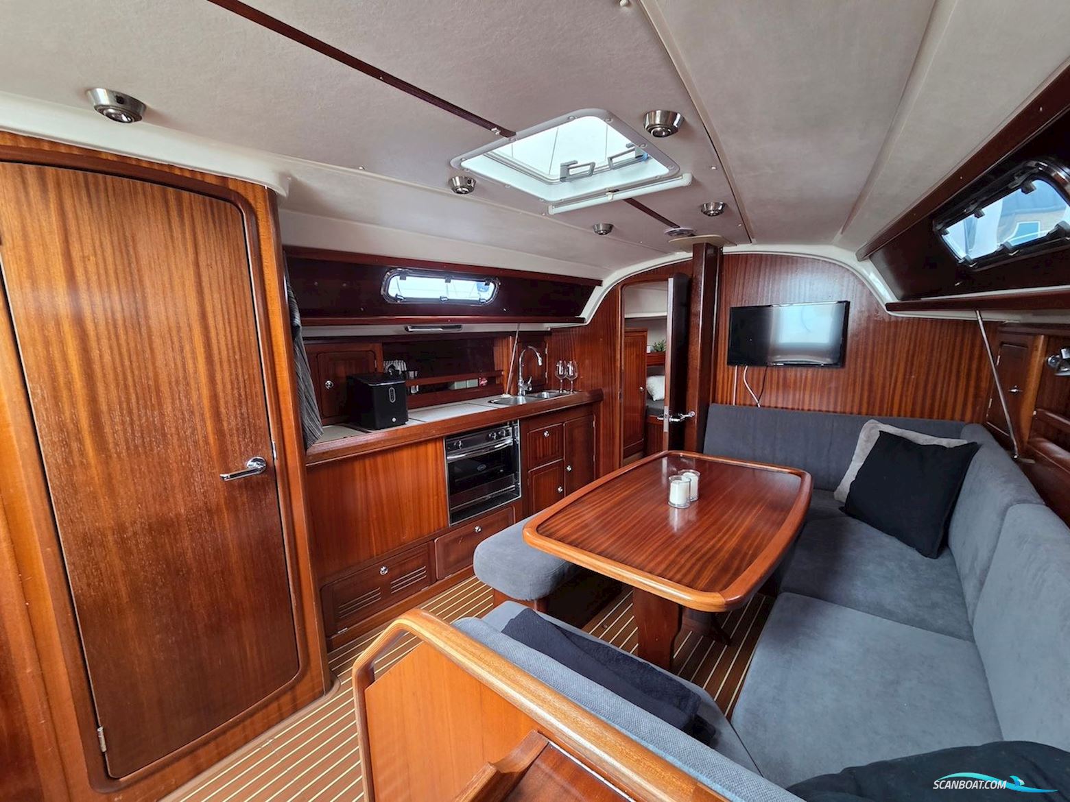 Bavaria 37.3
