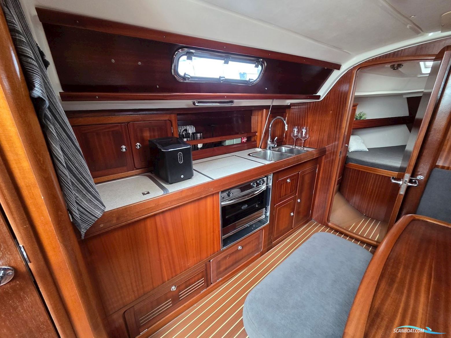 Bavaria 37.3