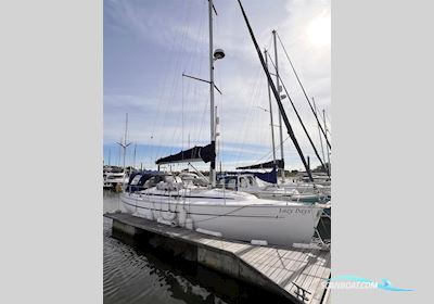 Bavaria 38 Sailingboat 2003, with Volvo Penta MD2030 29Hp 3 Blade propeller engine, United Kingdom