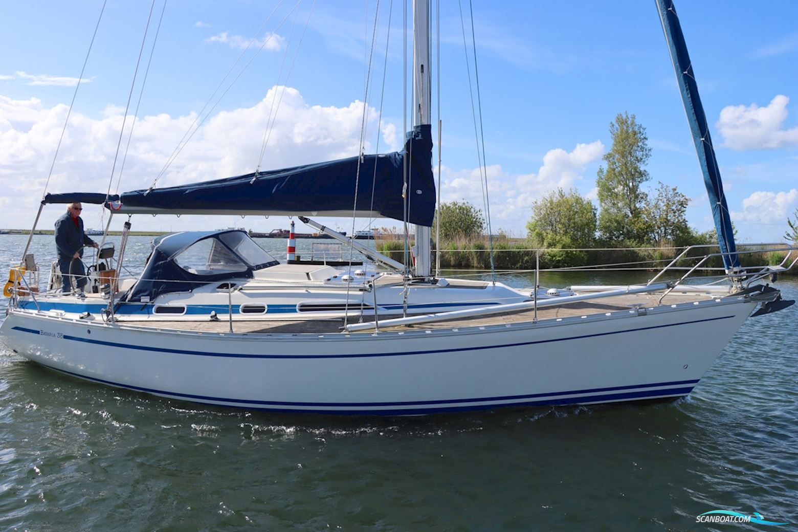 Bavaria 38