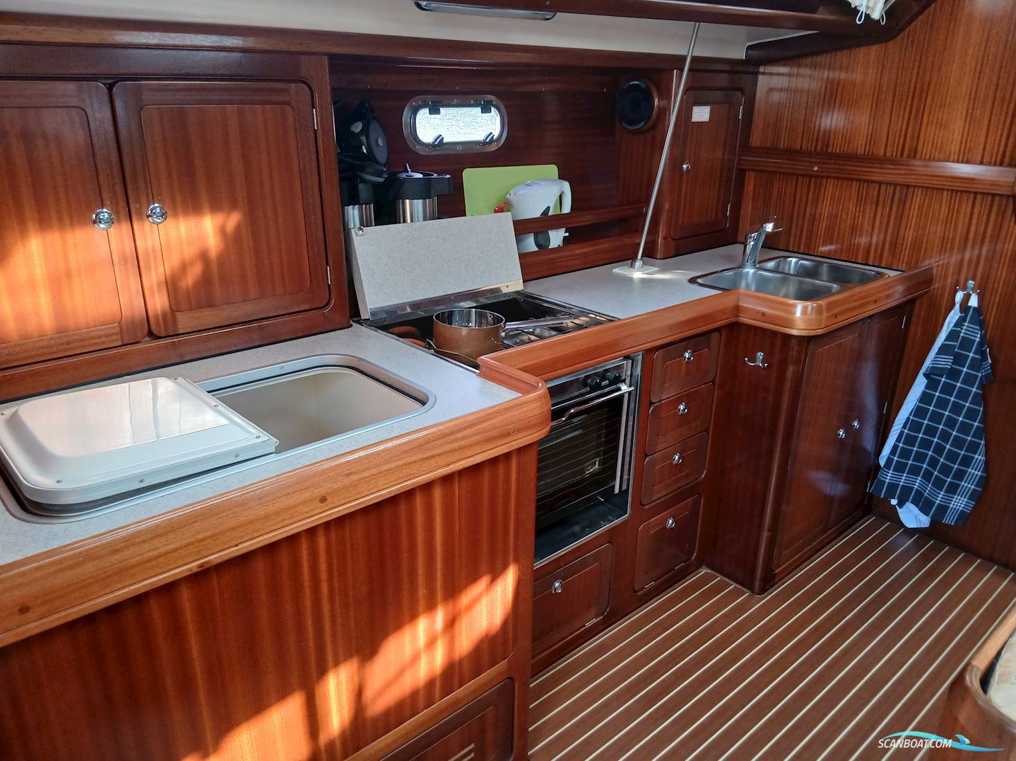 Bavaria 47-3