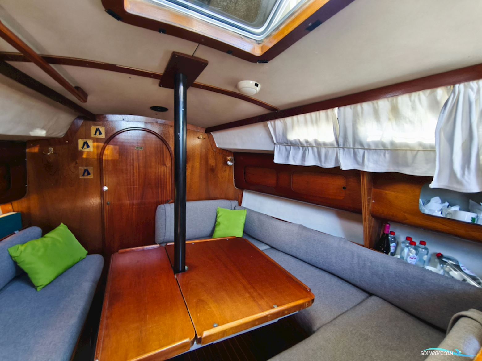 Bavaria 890