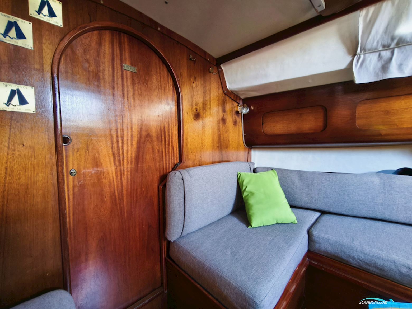 Bavaria 890
