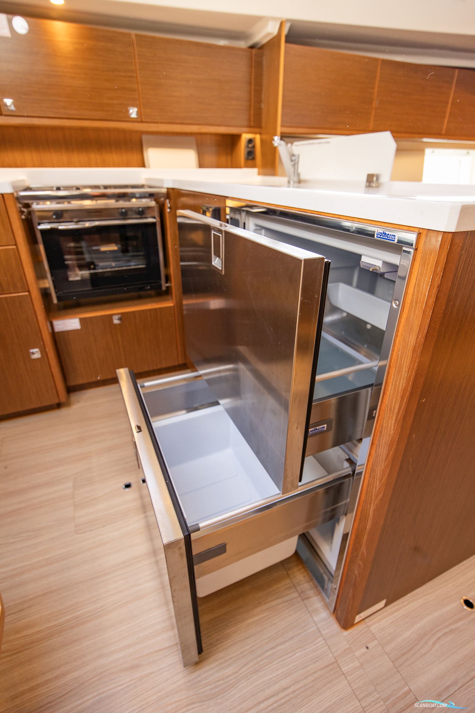 Bavaria C45 Style