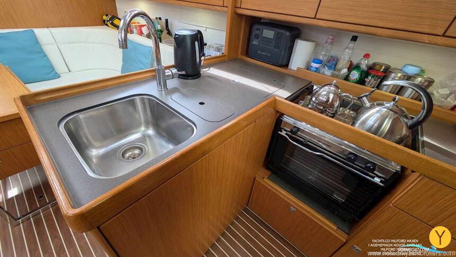 Bavaria Cruiser 37