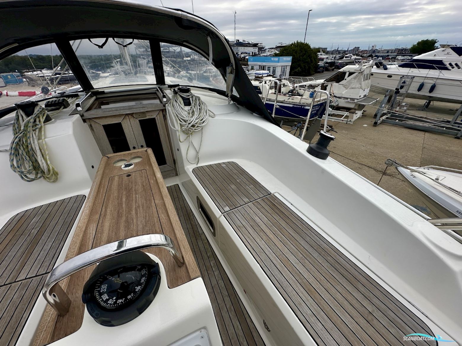 Bavaria Cruiser 37