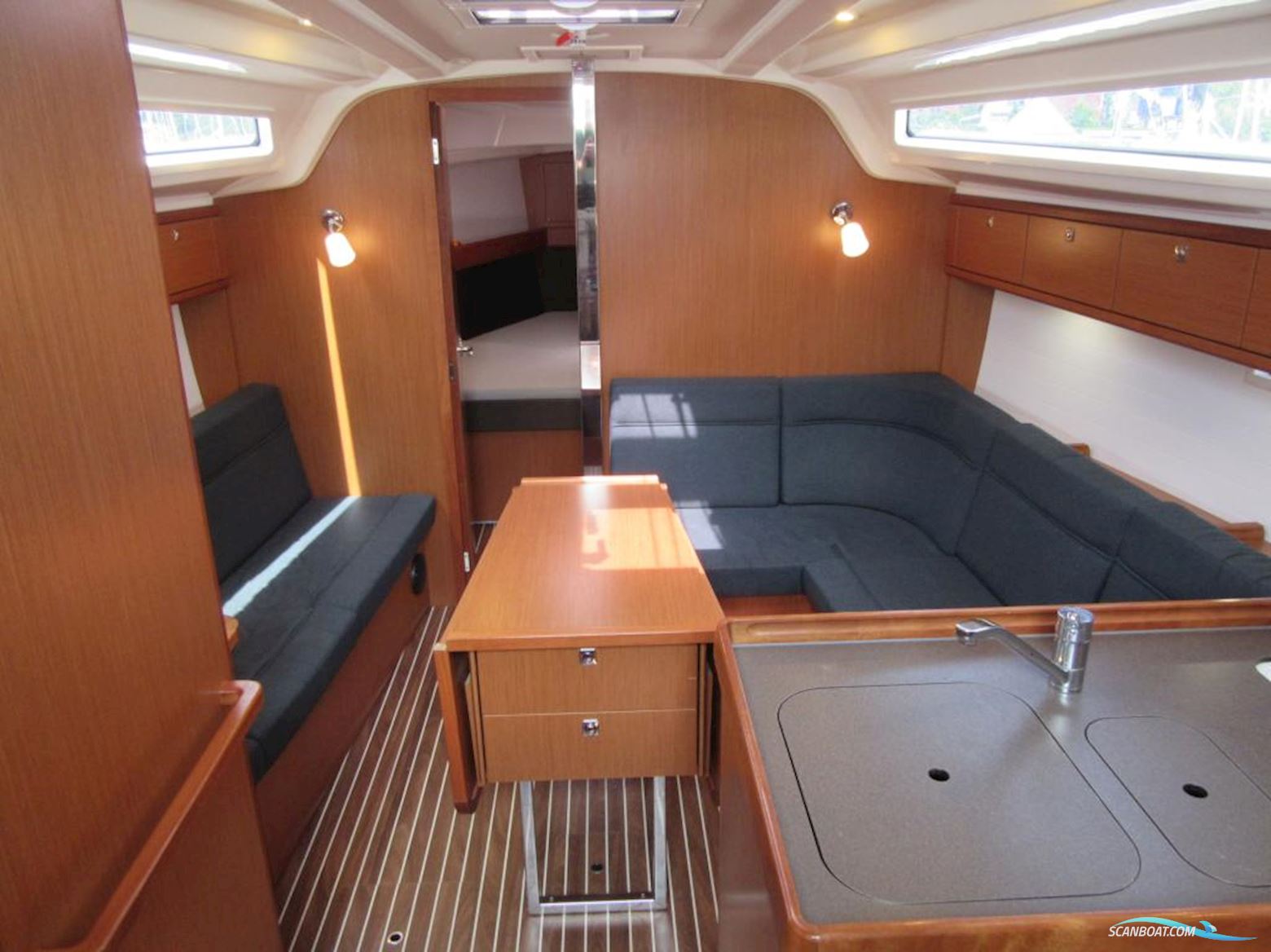 Bavaria Cruiser 37