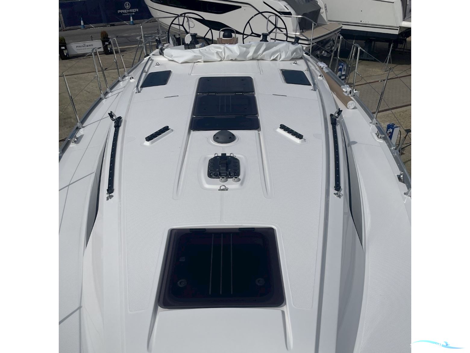 Bavaria Cruiser 37