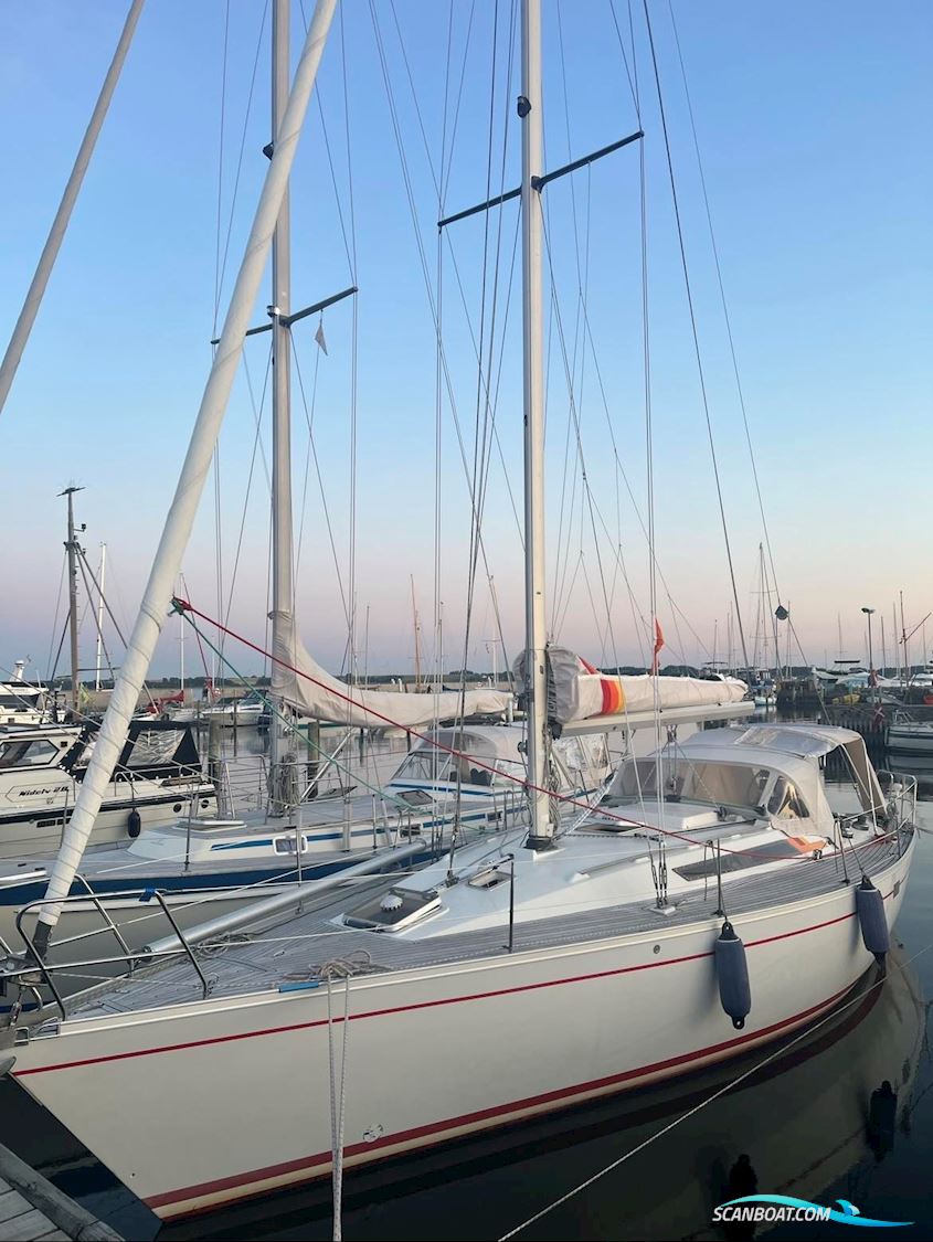 Beneteau First 38 Sailingboat 1983, with Volvo D2-40F, Gear Kasse MS15L-B, Folde Propel 16 x engine, Denmark