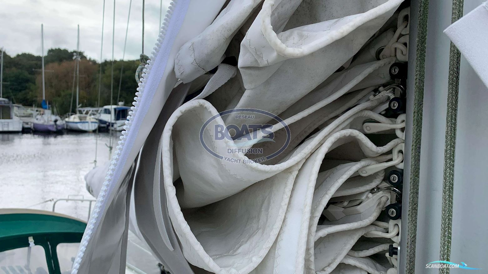 Beneteau OCEANIS 300