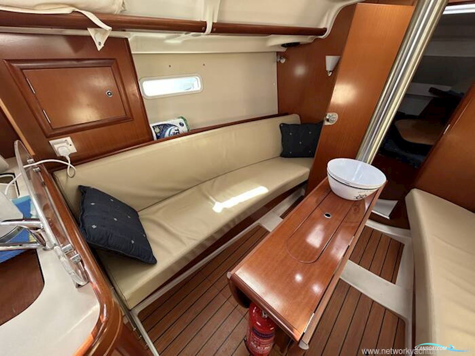 Beneteau Oceanis 323