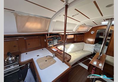 Beneteau Oceanis 331 Sailingboat 2000, with Volvo engine, United Kingdom