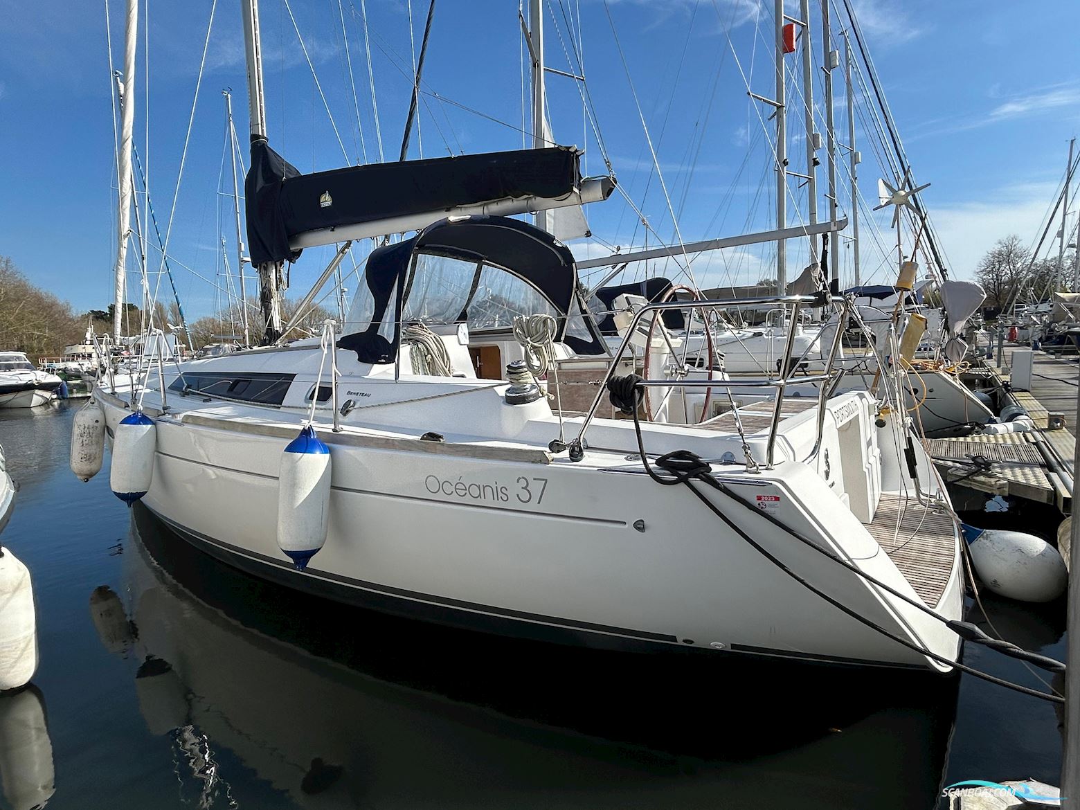Beneteau Oceanis 37