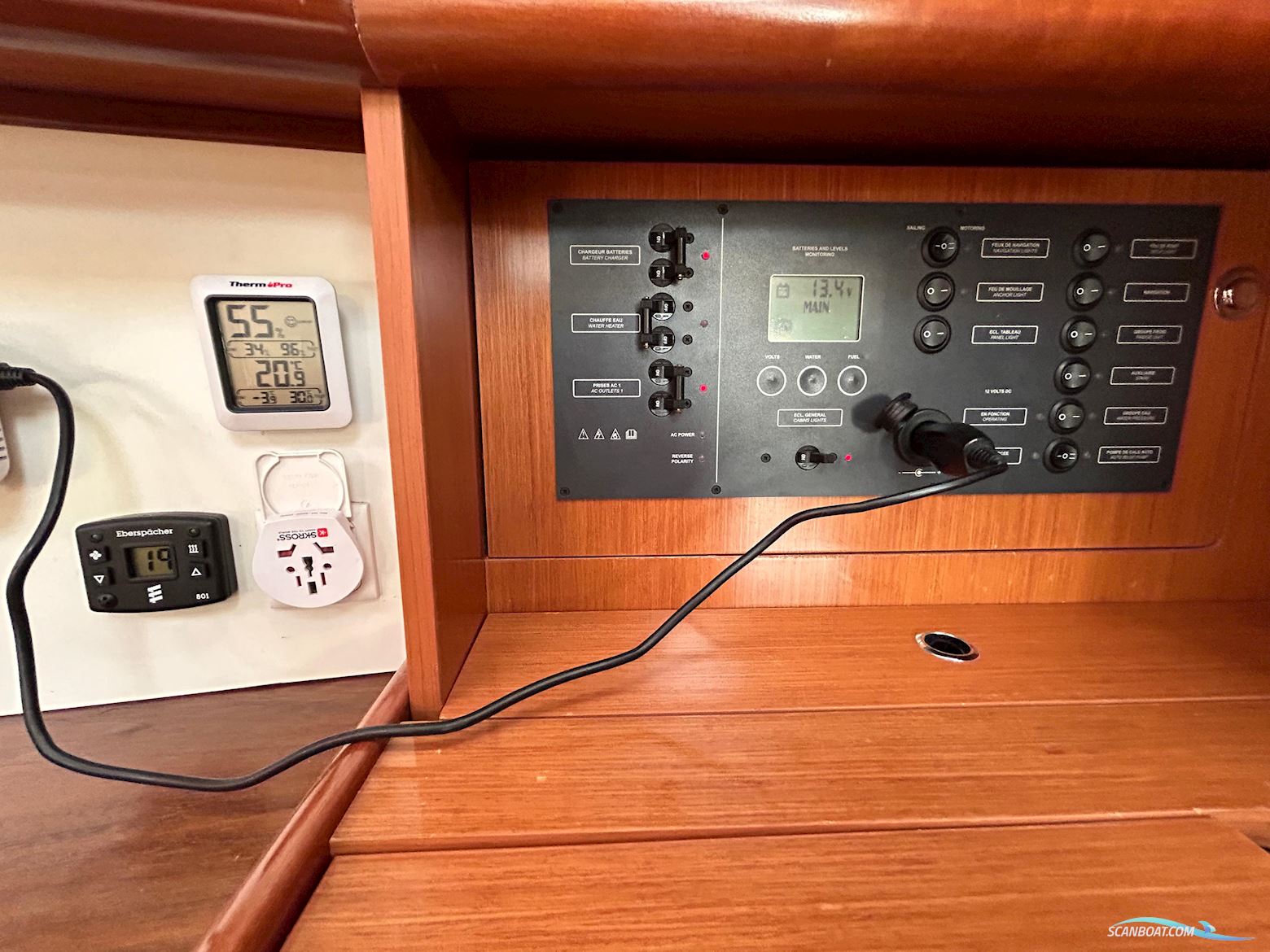 Beneteau Oceanis 37