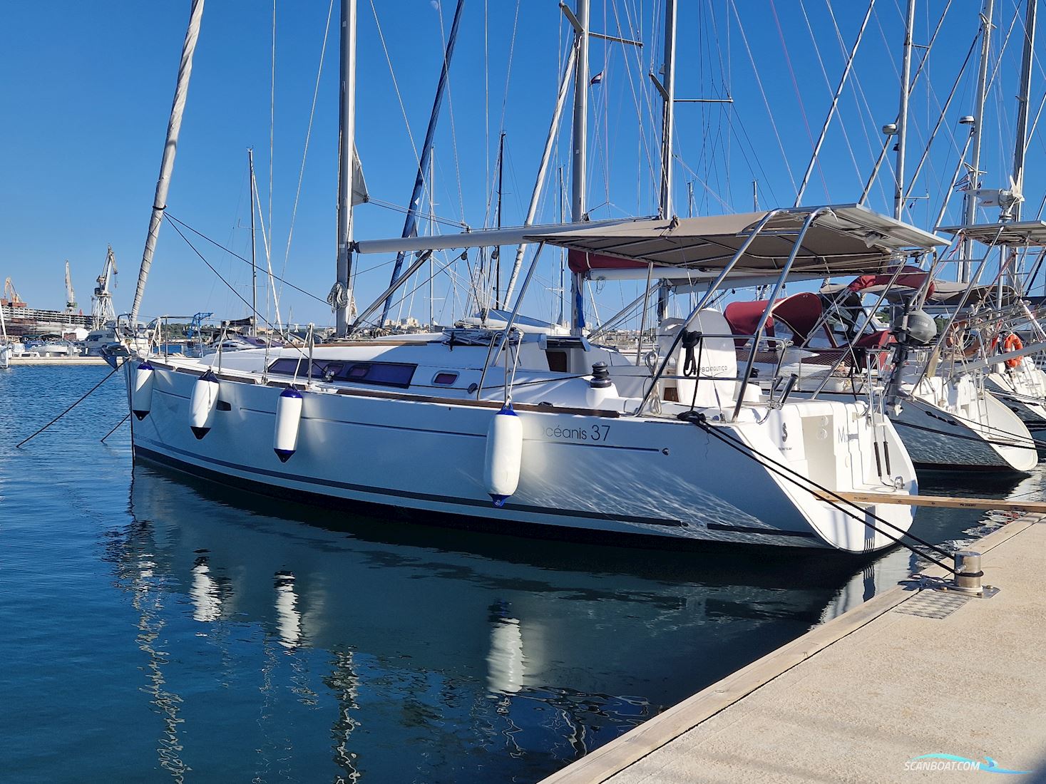 Beneteau Oceanis 37