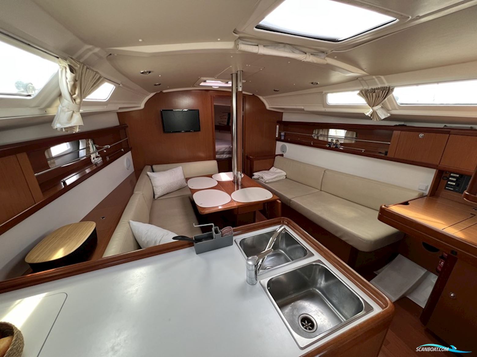Beneteau Oceanis 37
