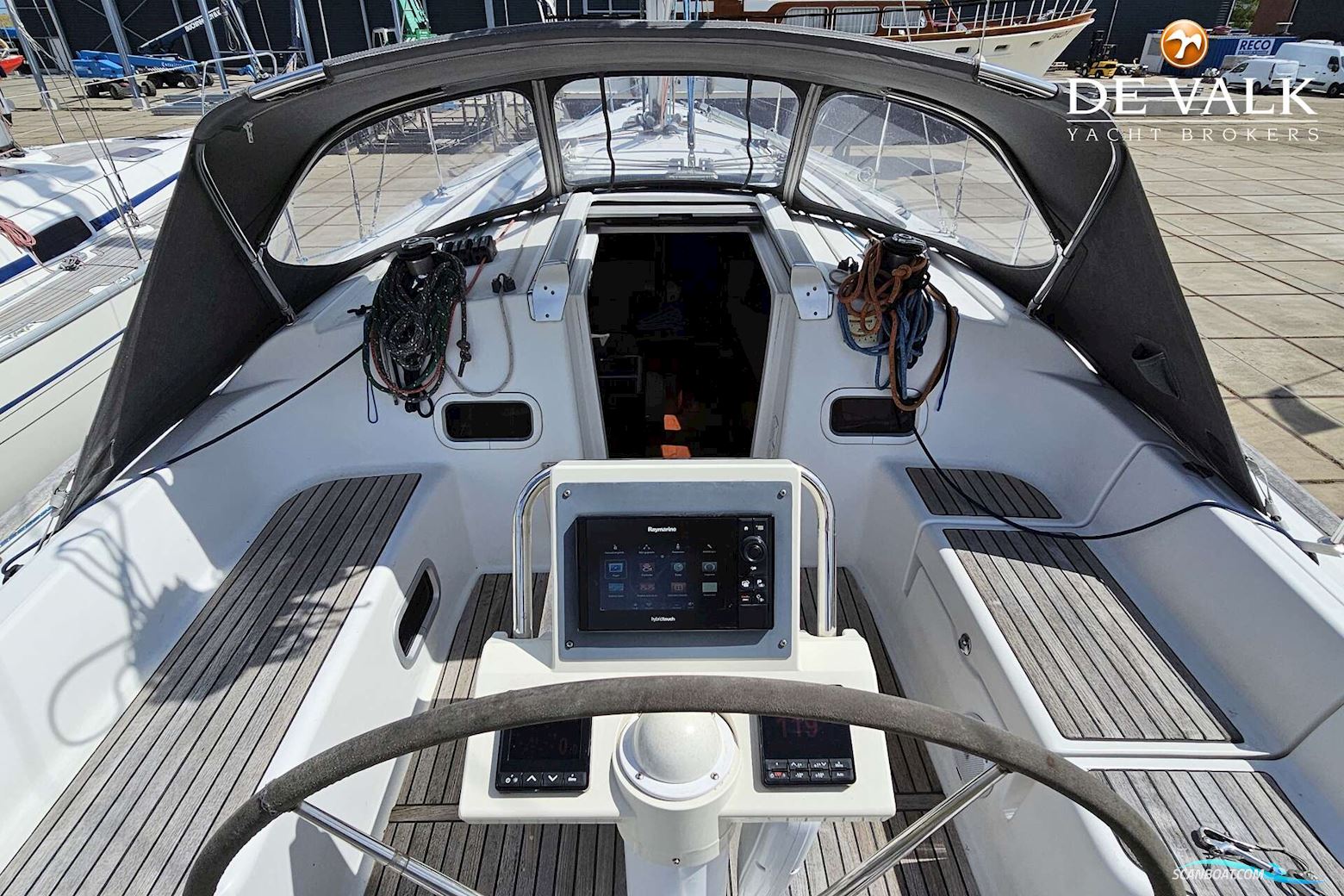 Beneteau Oceanis 37