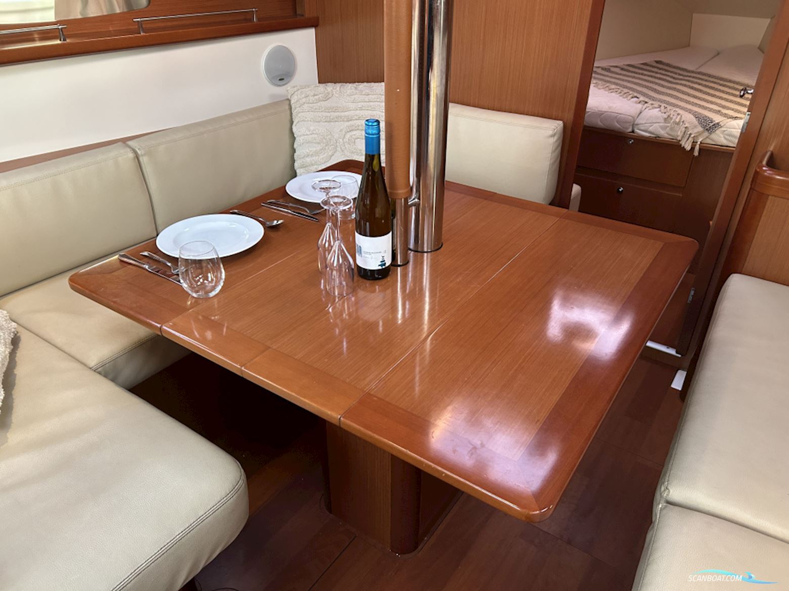 Beneteau Oceanis 37