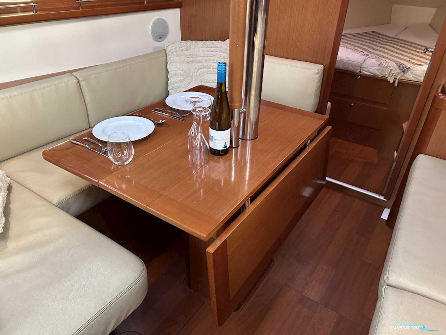 Beneteau Oceanis 37