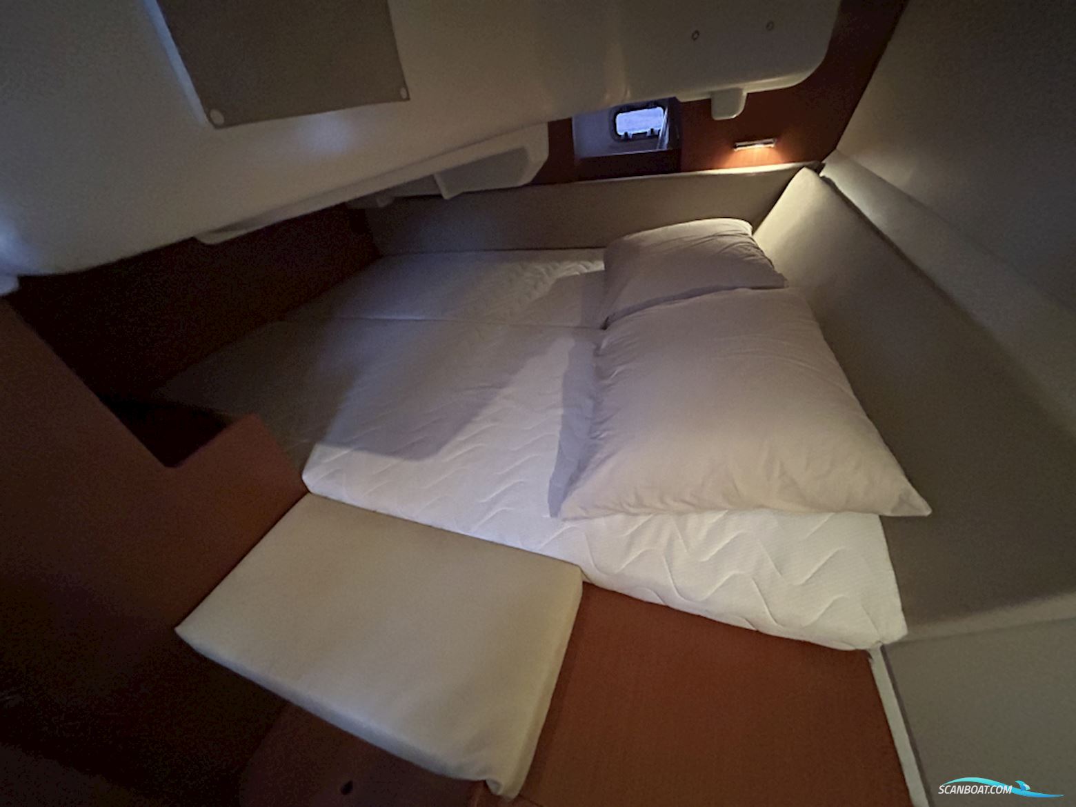 Beneteau Oceanis 37