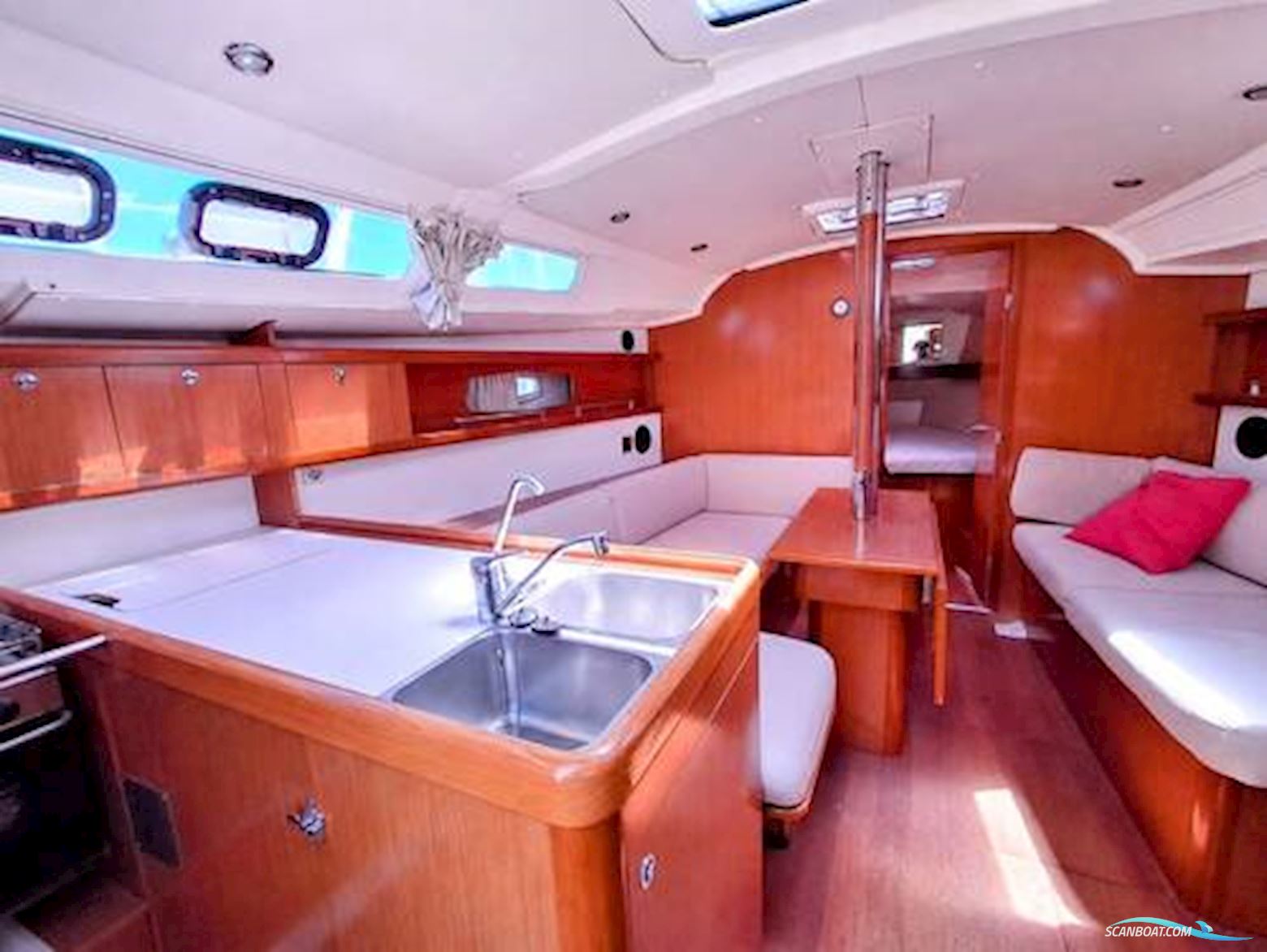 Beneteau Oceanis 37