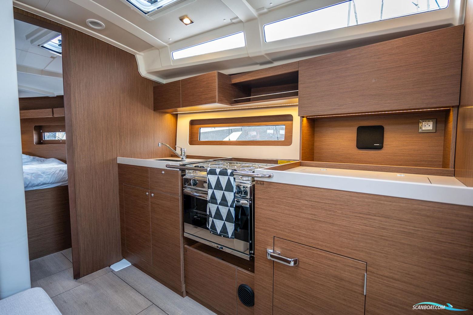 Beneteau Oceanis 37.1