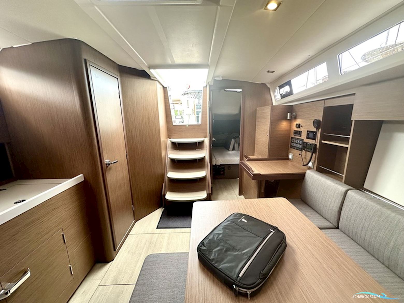 Beneteau Oceanis 37.1