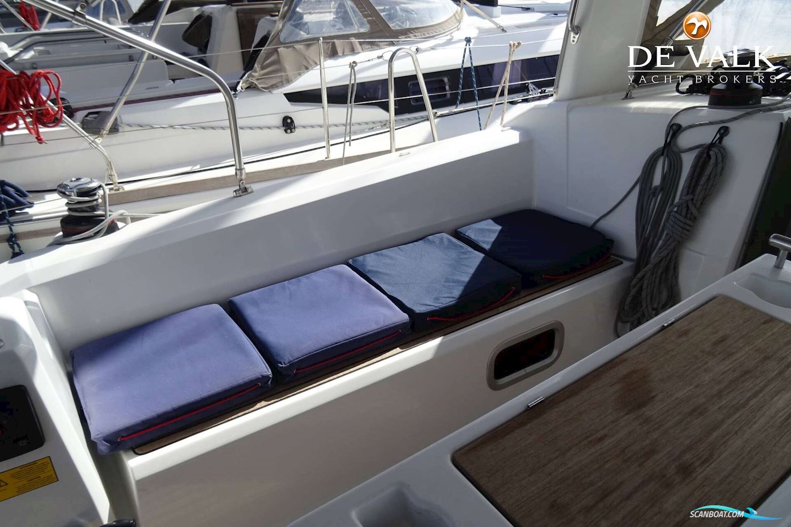 Beneteau Oceanis 38