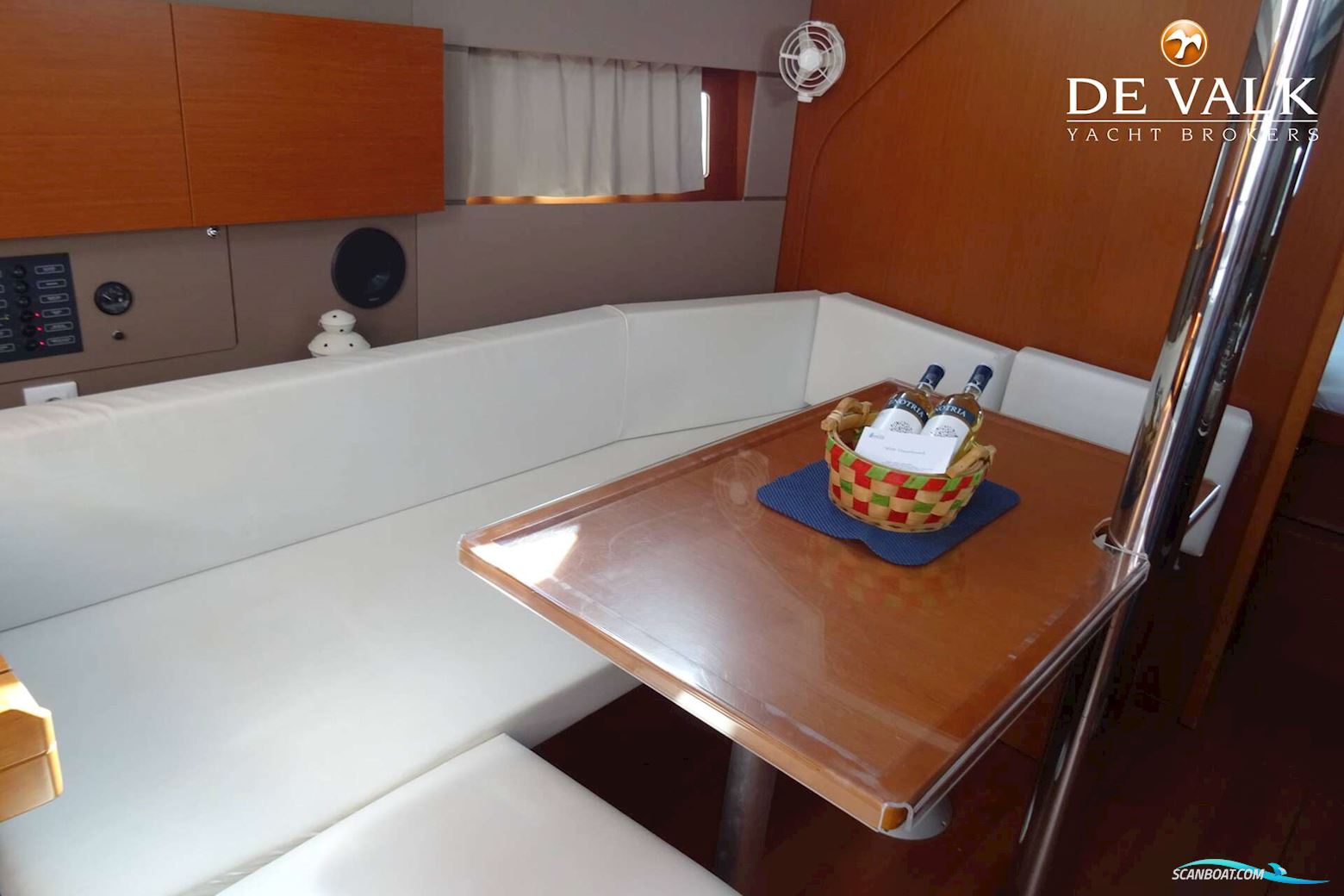 Beneteau Oceanis 38