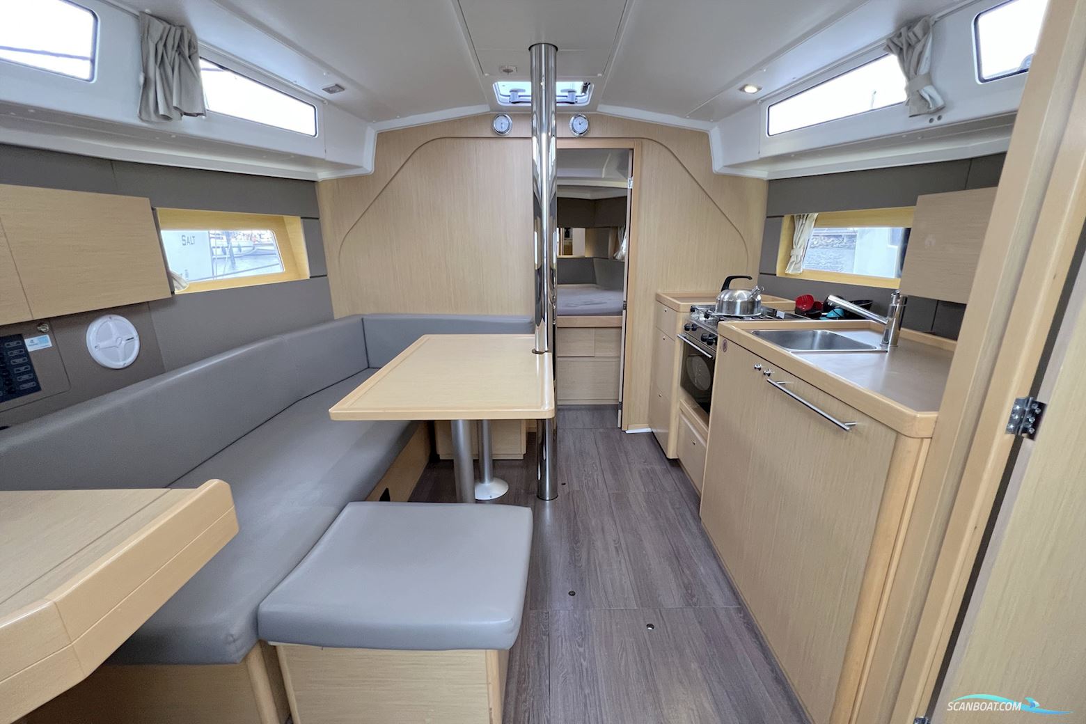 Beneteau Oceanis 38