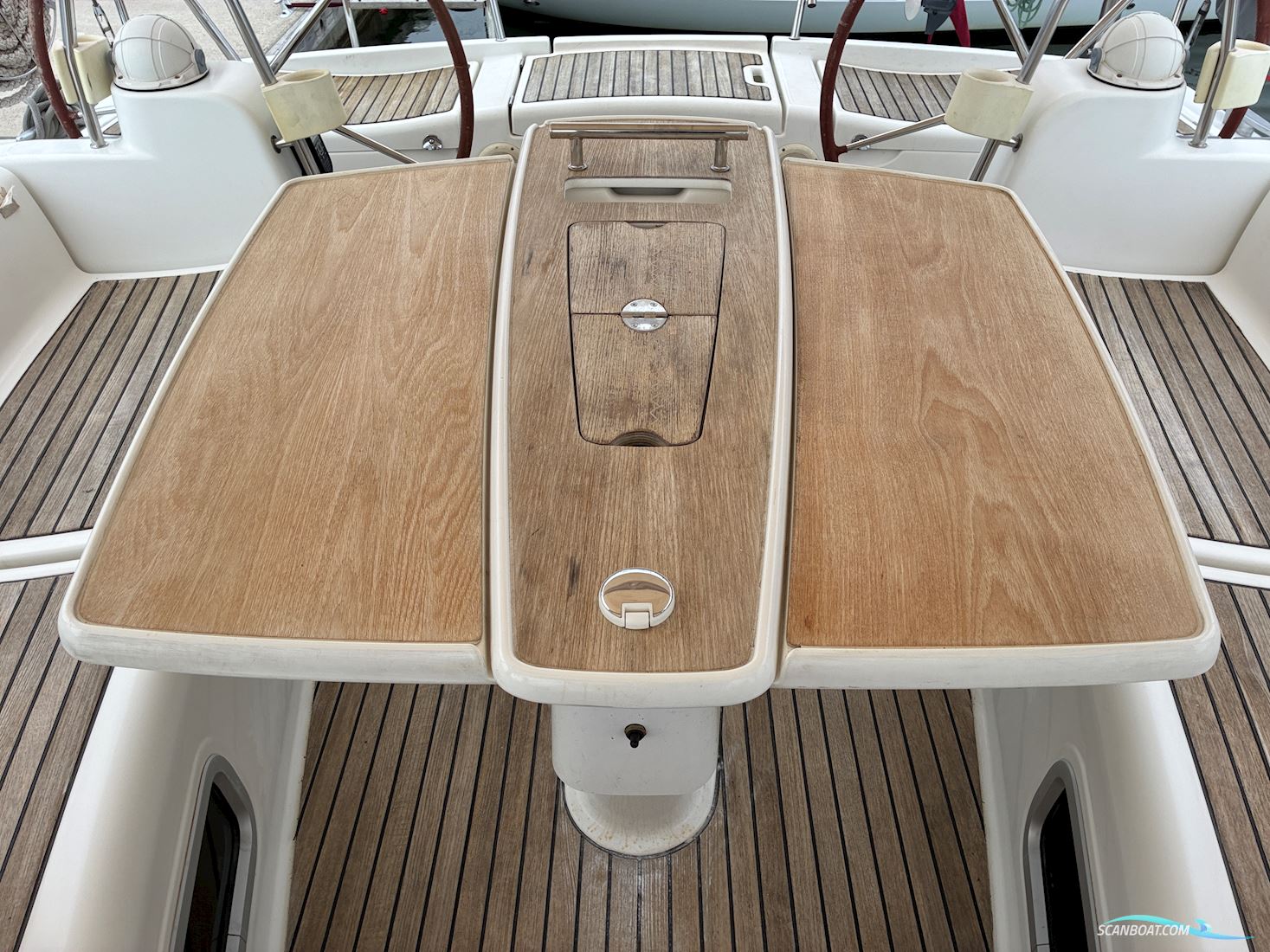 Beneteau Oceanis 40 Bov propel–ikke teakdæk