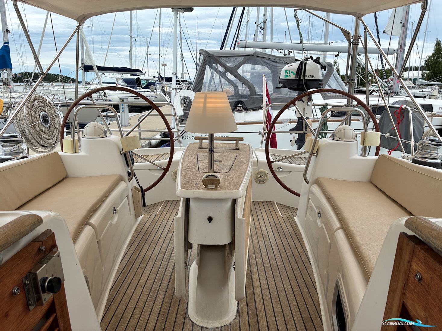 Beneteau Oceanis 40 Bov propel–ikke teakdæk