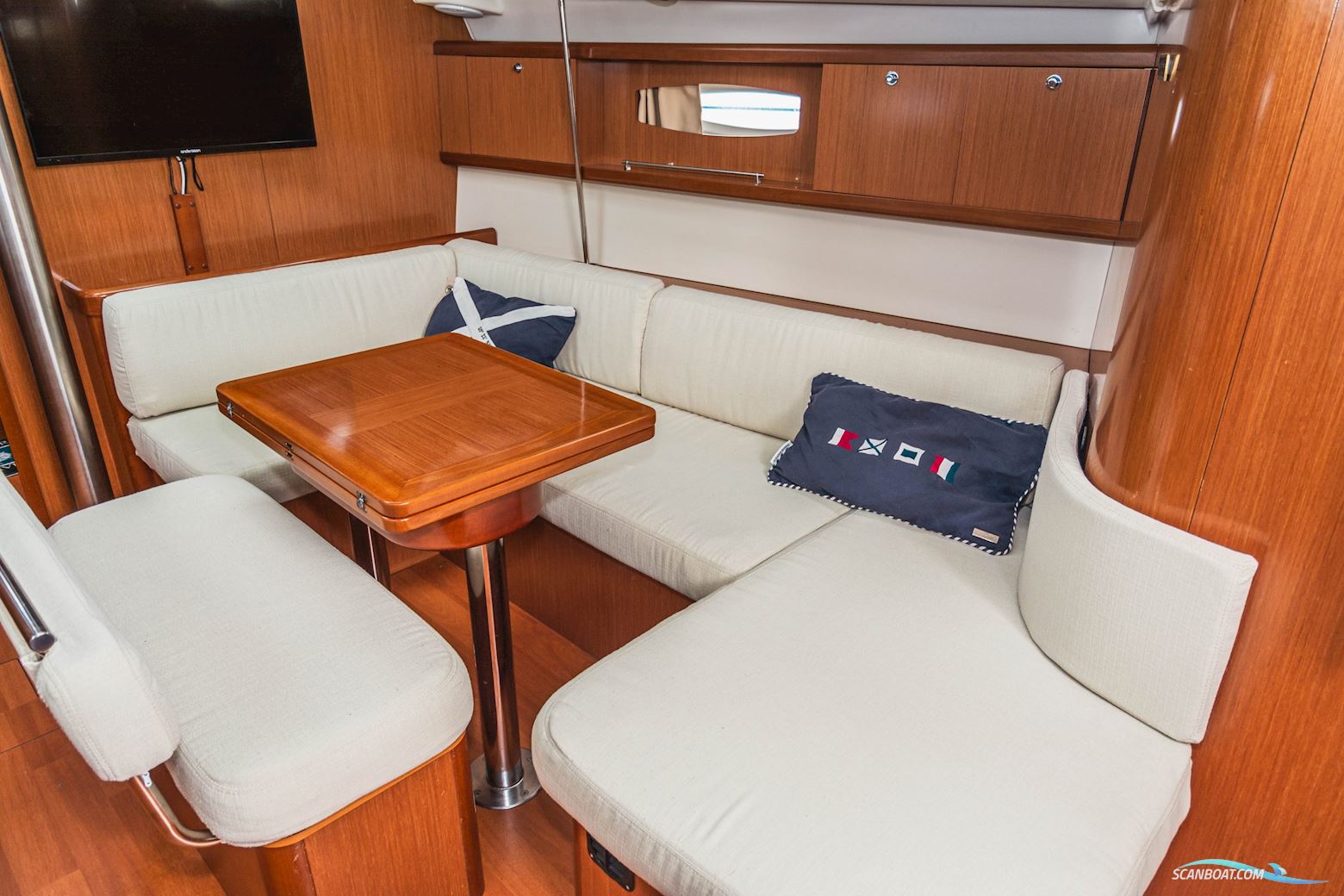 Beneteau Oceanis 43