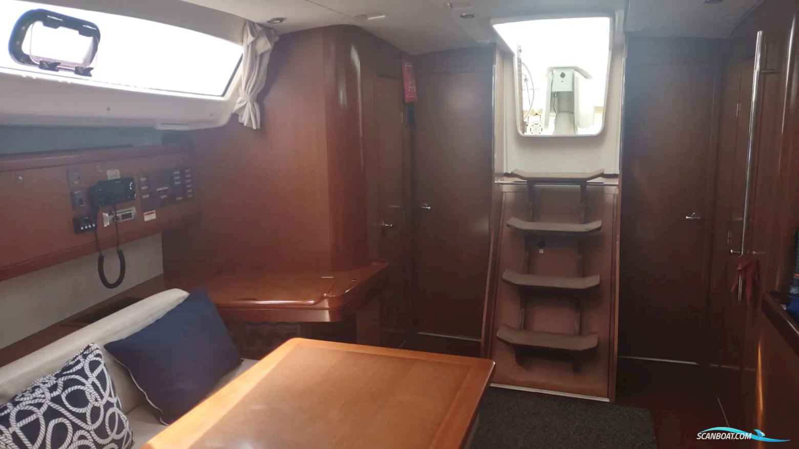 Beneteau Oceanis 43