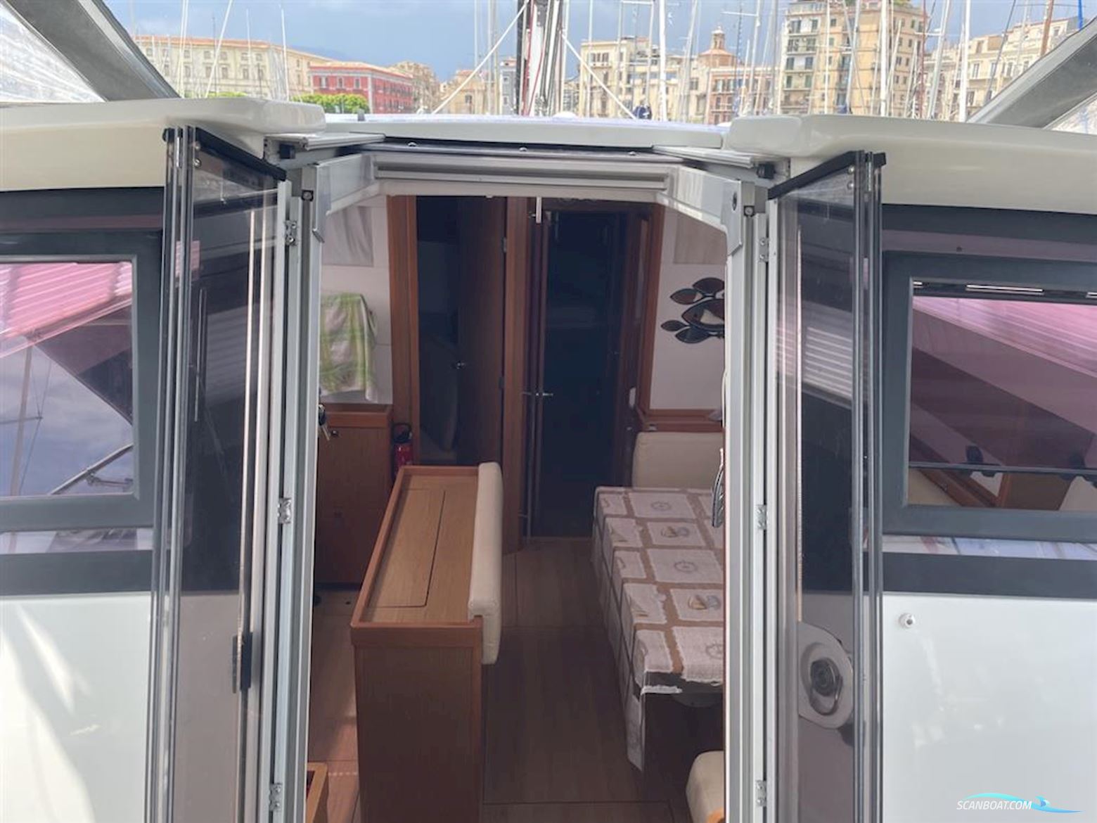 Beneteau Sense 43