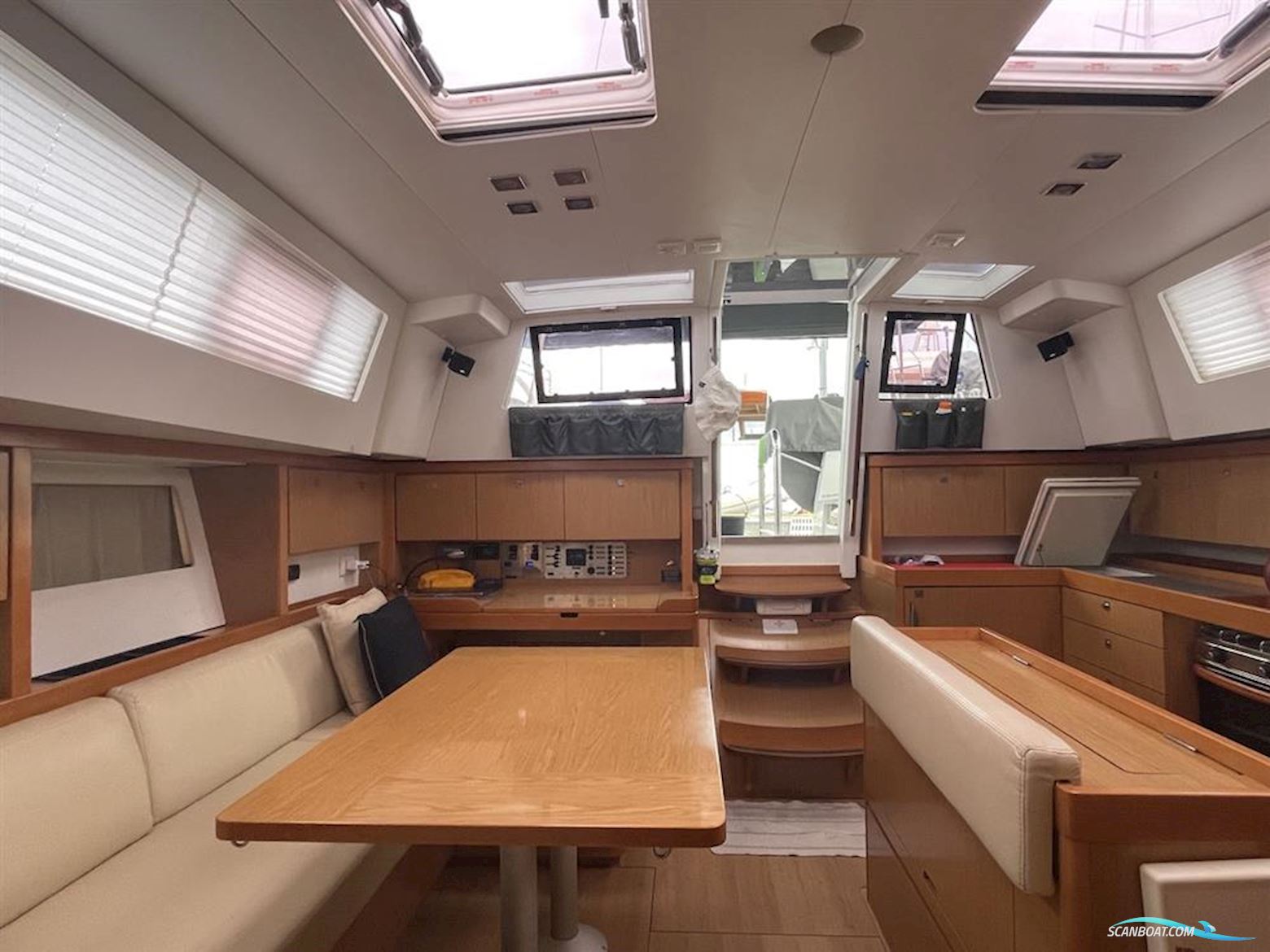 Beneteau Sense 43