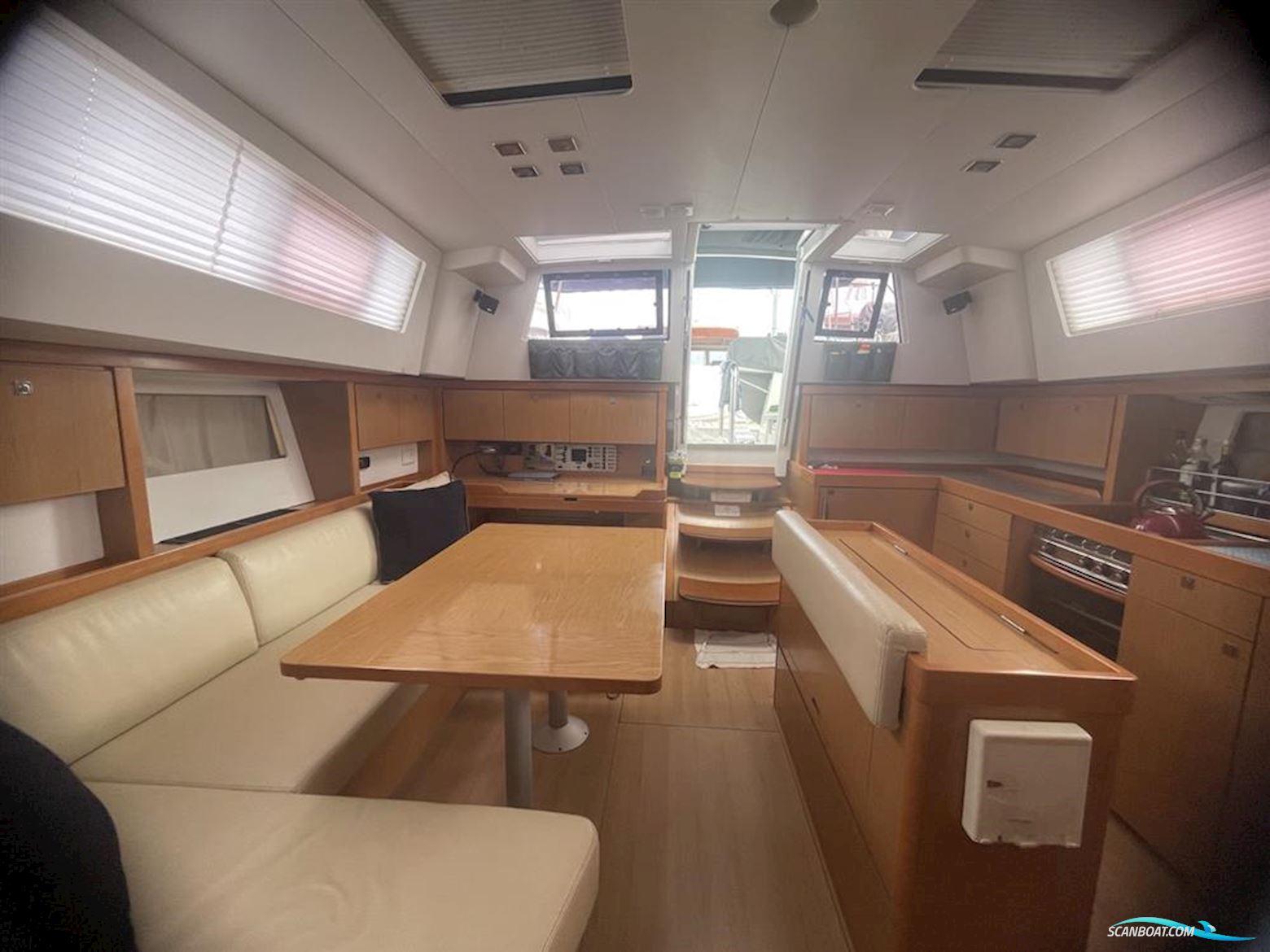 Beneteau Sense 43