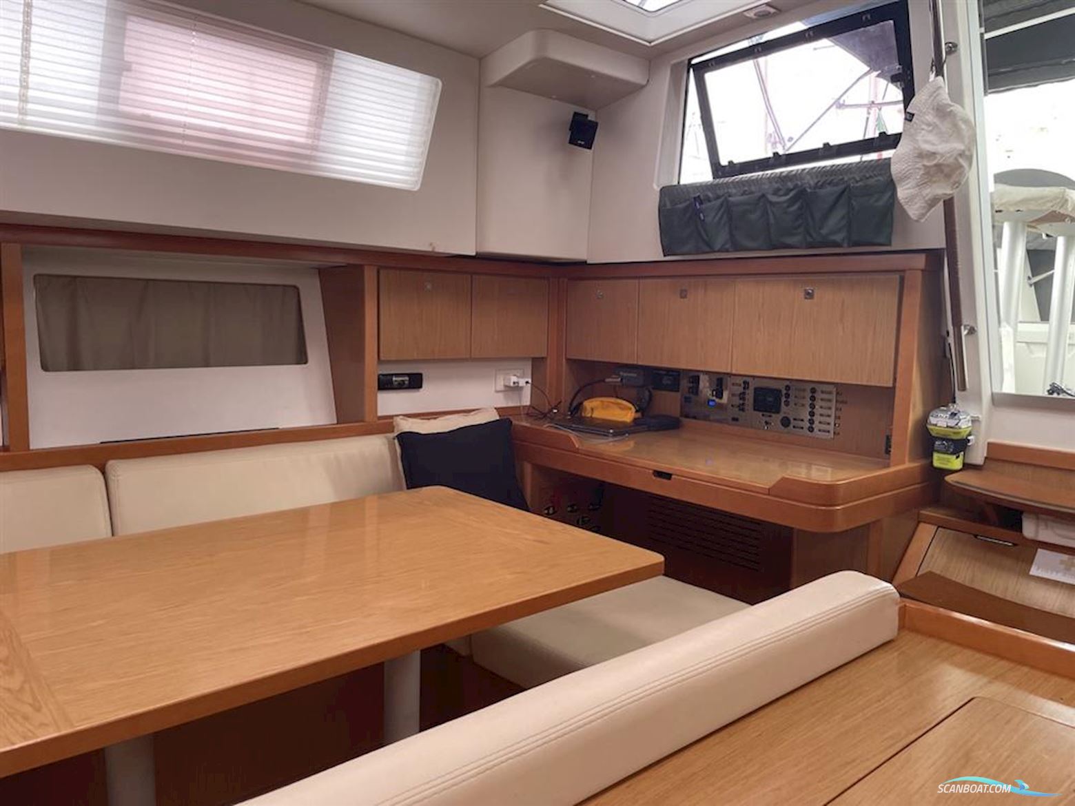Beneteau Sense 43