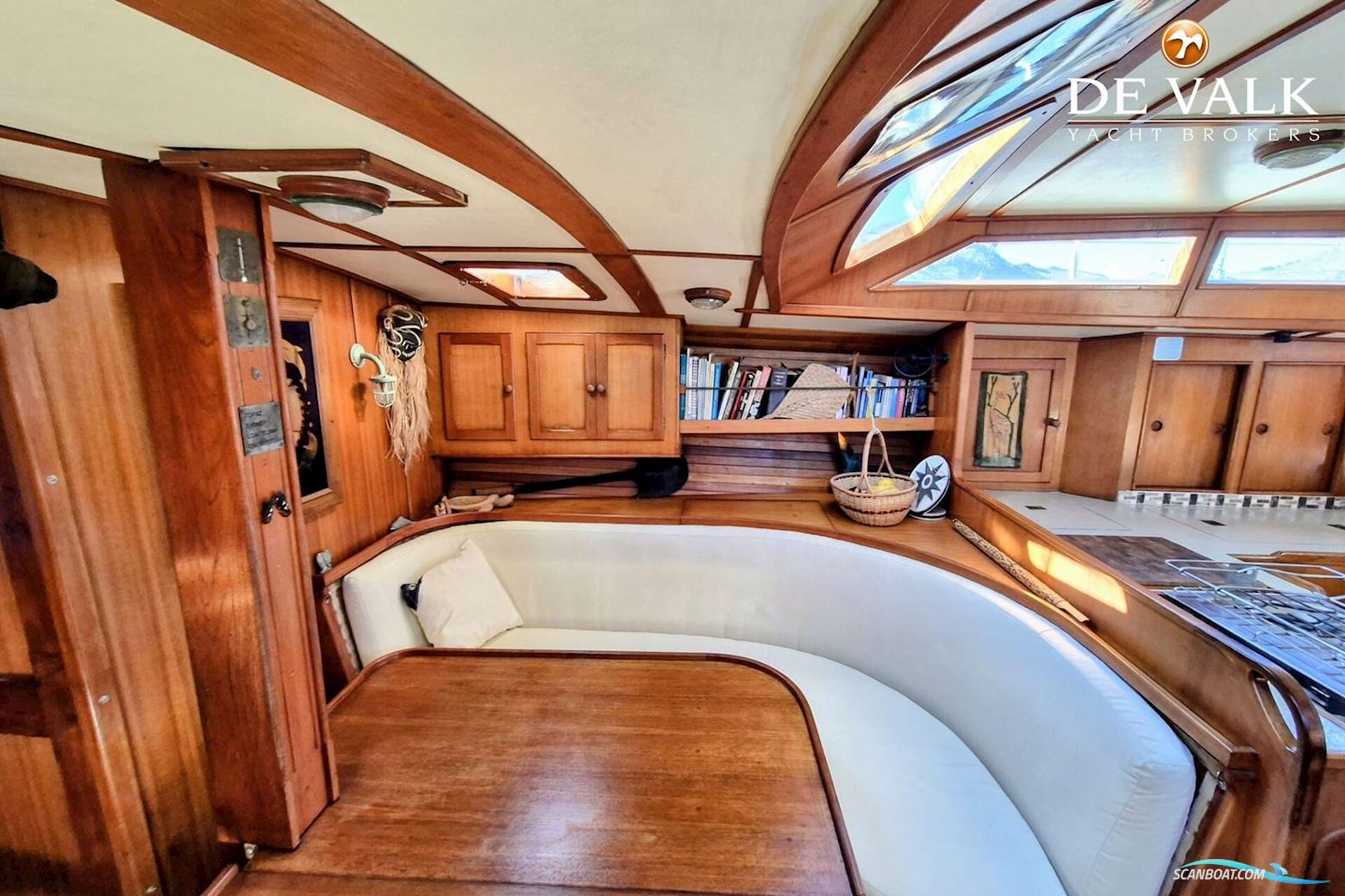 Brown Bluewater 49