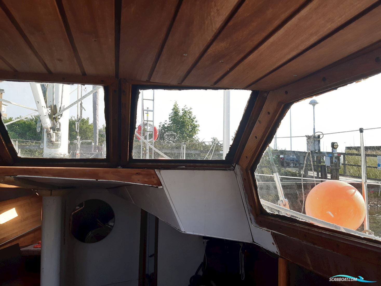 Bruce Roberts Offshore 44